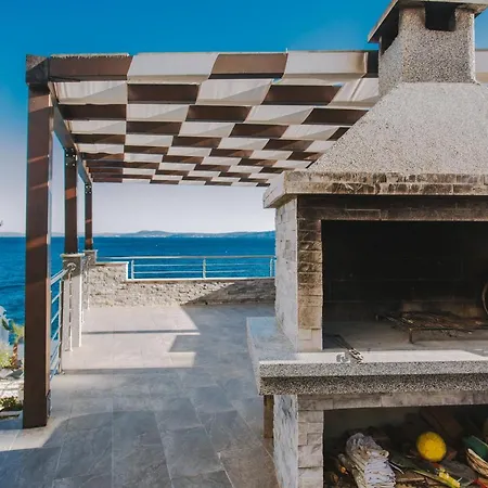 Beachfront One Bedroom Bora
