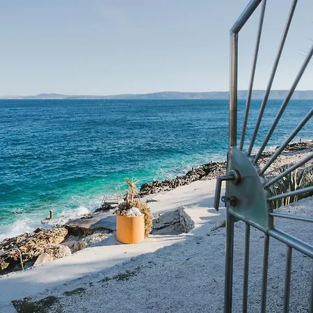 Beachfront One Bedroom Bora * Trogir