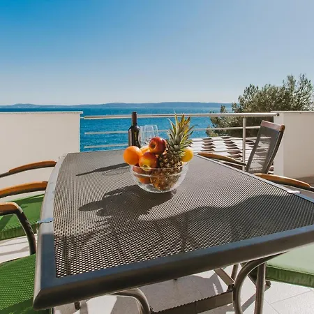 Beachfront One Bedroom Bora Apartman *