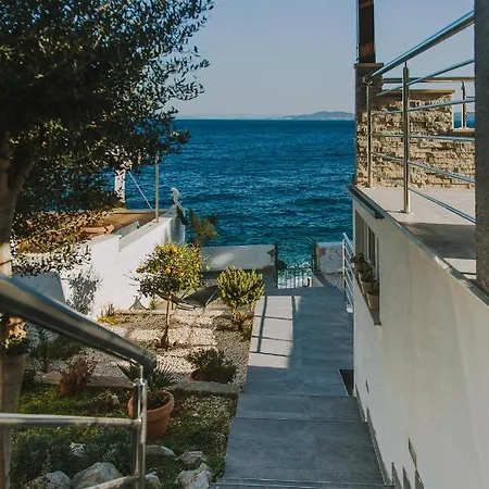 Apartamento Beachfront One Bedroom Bora Trogir