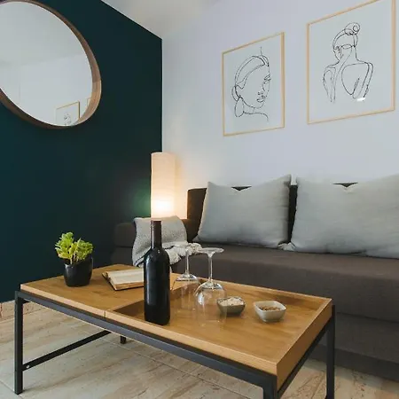 Beachfront One Bedroom Bora Apartman *