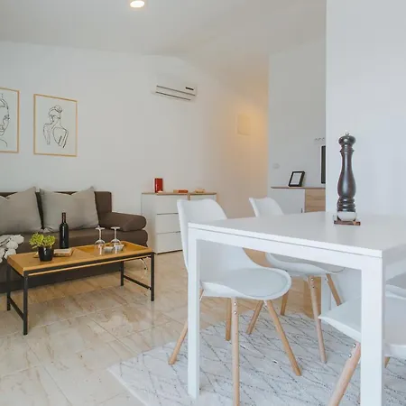 Beachfront One Bedroom Bora Apartman