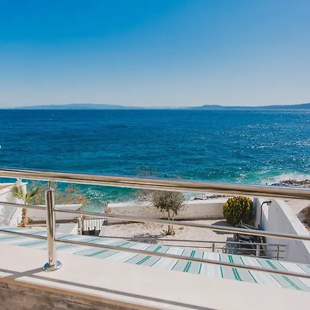 Beachfront One Bedroom Bora Apartment *